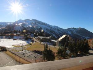 a view of a ski resort with mountains in the background at Studio Avoriaz, 1 pièce, 4 personnes - FR-1-633-4 in Avoriaz