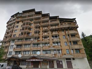 a tall building with wooden balconies on the side of it at Studio Avoriaz, 1 pièce, 4 personnes - FR-1-633-4 in Avoriaz