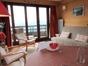 a living room with a couch and a table at Avoriaz - Duplex 6 pers., balcon, Wifi - FR-1-633-26 in Avoriaz