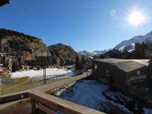 a view of a city with snow on the ground at Appartement Avoriaz, 3 pièces, 6 personnes - FR-1-633-31 in Avoriaz