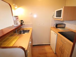 a small kitchen with a sink and a microwave at Appartement Avoriaz, 2 pièces, 5 personnes - FR-1-633-23 in Avoriaz