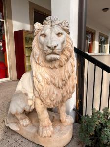 a statue of a lion in front of a building at Hotel Saratoga in Vigevano
