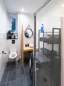 Et badeværelse på Appart'Hôtel Le Valdoie - Rénové, Calme & Netflix