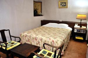 Postel nebo postele na pokoji v ubytování Hotel Los Inn Kochi