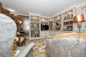 Φωτογραφία από το άλμπουμ του 2 Bedroom stylish property set behind the angel hotel with parking and a courtyard garden σε Μπέρι Σαίν Έντμουντς