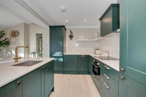 Φωτογραφία από το άλμπουμ του 2 Bedroom stylish property set behind the angel hotel with parking and a courtyard garden σε Μπέρι Σαίν Έντμουντς