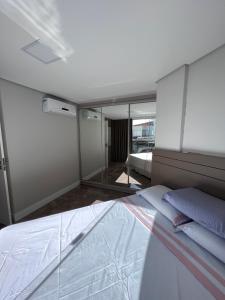 Postel nebo postele na pokoji v ubytování Duplex 3 qtos pé na areia