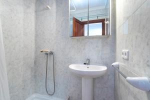 Kúpeľňa v ubytovaní G2 Práctico Apartamento en Mallorca cerca de las mejores playas + 14 fotografií