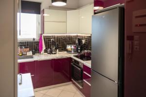Kuchyň nebo kuchyňský kout v ubytování "Elegance" Central Luxury Apartment Piraeus
