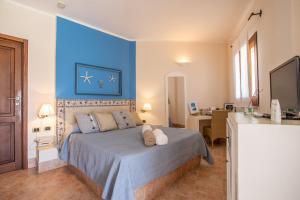 Postel nebo postele na pokoji v ubytování Relais Isole del Sud