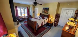 an overhead view of a bedroom with a bed and two lamps at The Lark & Loon Inn in Annapolis Royal