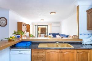 Kuchyň nebo kuchyňský kout v ubytování M0 Práctico y Sencillo Apartamento a 100 m de las mejores playas de Mallorca