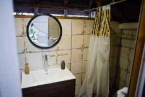 Koupelna v ubytování Glamping 8Caminos + 33 fotografií