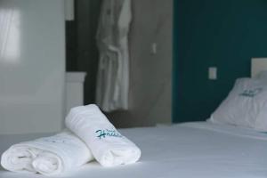 Llit o llits en una habitació de appartement de luxe front mer à DAR BOUAAZA