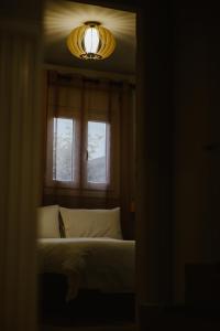 A bed or beds in a room at Le Petit Jardin #2