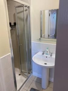 a bathroom with a sink and a shower at 2 bed cosy apartment in heart of Mullingar. in Mullingar
