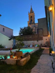 Bazén v ubytovaní Maison 1823 - Suites de charme à Garons alebo v jeho blízkosti