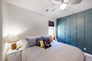 a bedroom with a bed with a blue accent wall at Getaway in the Sun in Flagstaff