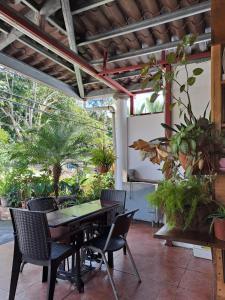 Κήπος έξω από το Hostal Familiar Noemi