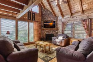 Khu vực ghế ngồi tại ERN864 - The Cedars - Great Location! Close To All The Action! cabin