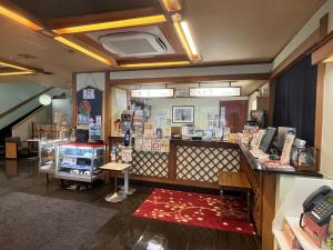sklep z kasą w sklepie w obiekcie Nakamuraya Ryokan w mieście Sapporo