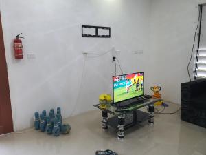 TV a/nebo společenská místnost v ubytování Family Homestay with 3 Bedrooms