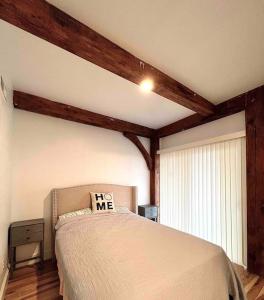 Postel nebo postele na pokoji v ubytování NEW Bijou Bayside Escape- 3beds, Balcony, Deck, Dock