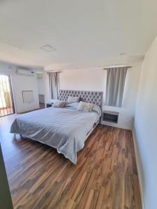 Una cama o camas en una habitación de Casa Ideal Para Familias En Córdoba Argentina