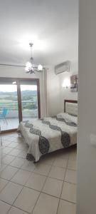 a bedroom with a bed and a large window at Appartement hôtel cabo dream in Cabo Negro