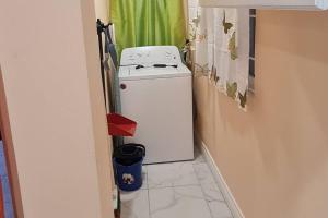 Φωτογραφία από το άλμπουμ του The Den & Deck σε Anse La Raye +4 φωτογραφίες