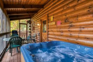 Fotografie z fotogalerie ubytování Cuddlin' Up, Er209 - Luxury At Its Finest And Location That Can't Be Beat! cabin v destinaci Pigeon Forge