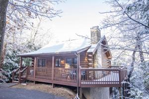 Cuddlin' Up, Er209 - Luxury At Its Finest And Location That Can't Be Beat! cabin v zimě