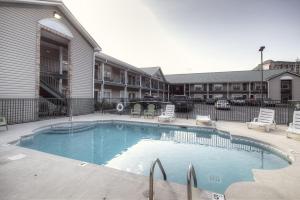 a large swimming pool in front of a building at Colonial Crest 112 - Great location! - You can walk to town! condo in Pigeon Forge