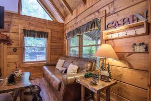 Χώρος καθιστικού στο ER51 - Natures Grace Retreat - Great location, Close to all the action! cabin