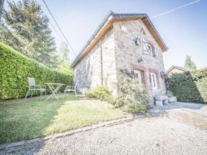 Zahrada ubytování Holiday Home in Manhay with Garden BBQ