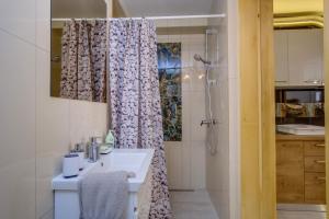 Fotografie z fotogalerie ubytování Apartments with a parking space Losinj, Losinj - 20281 v destinaci Mali Lošinj + 6 fotografií