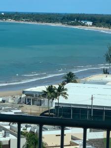 a view of a beach with a building and the ocean at Cozy Oceanview Studio w parking in San Juan
