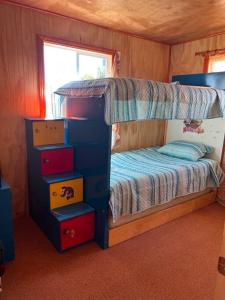a bedroom with a bunk bed with four drawers at Lugar de descanso, con Tinaja al aire libre. in Llanquihue
