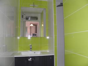 ห้องน้ำของ Appartement Sète, 2 pièces, 4 personnes - FR-1-338-161