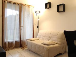 Część wypoczynkowa w obiekcie Appartement 2 pièces avec balcon, piscine, proche plage à Dolus-d'Oléron - 4 couchages - FR-1-246A-182