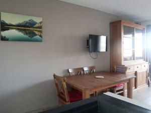 Telewizja i/lub zestaw kina domowego w obiekcie Appart 2 pièces 6-8 pers, accès direct pistes - FR-1-322-514