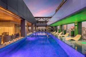 Kolam renang di atau dekat dengan Yangon Thanlwin Hotel