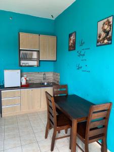 Nhà bếp/bếp nhỏ tại Bukit merah lake town resort suria service apartment