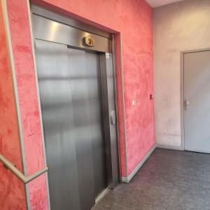 Fotografia z galérie ubytovania Lyon Montchat Villeurbanne Studio refait à neuf climatisation et parking privé v destinácii Villeurbanne