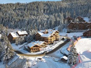 Obiekt Appartement lumineux avec balcon à 2 chambres doubles et services inclus, skis aux pieds - FR-1-613-65 zimą