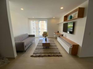 a living room with a couch and a table at Precioso apartamento para disfrutar en familia in Villeta