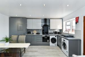 a kitchen with a washer and dryer at Windmill Villa in Warsop