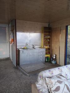 a kitchen with a sink in a room at Bursa dağ evi in Gürsu