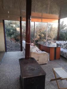 an old wood stove in a room with windows at Bursa dağ evi in Gürsu