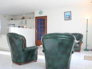Kuchnia lub aneks kuchenny w obiekcie Maison de Vacances 4 pièces avec Jardin Clos, Proche Port et Plage - 6 Couchages à Saint-Pierre-d'Oléron - FR-1-246A-171